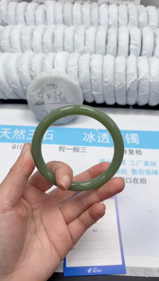 【闪购商品】石英质玉手镯未镶嵌141-62.5