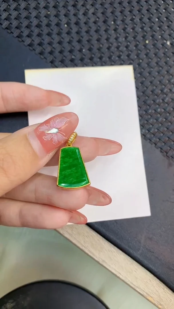 颈饰未镶嵌翡翠1