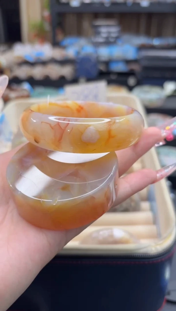 未镶嵌手镯石英质玉338(62圈赠送镯心) 沙眼