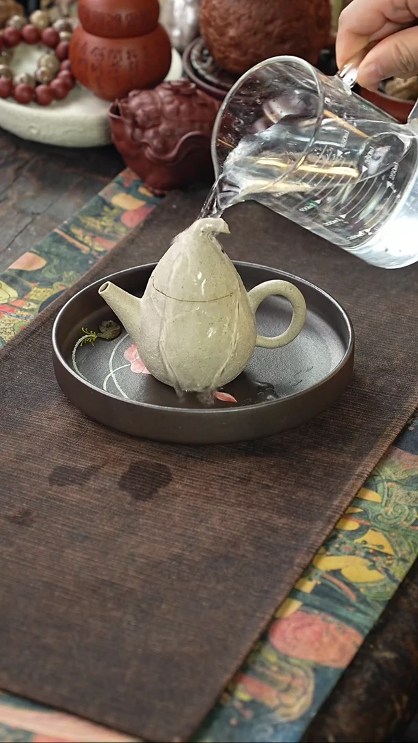 白泥泥绘龙蛋紫砂壶