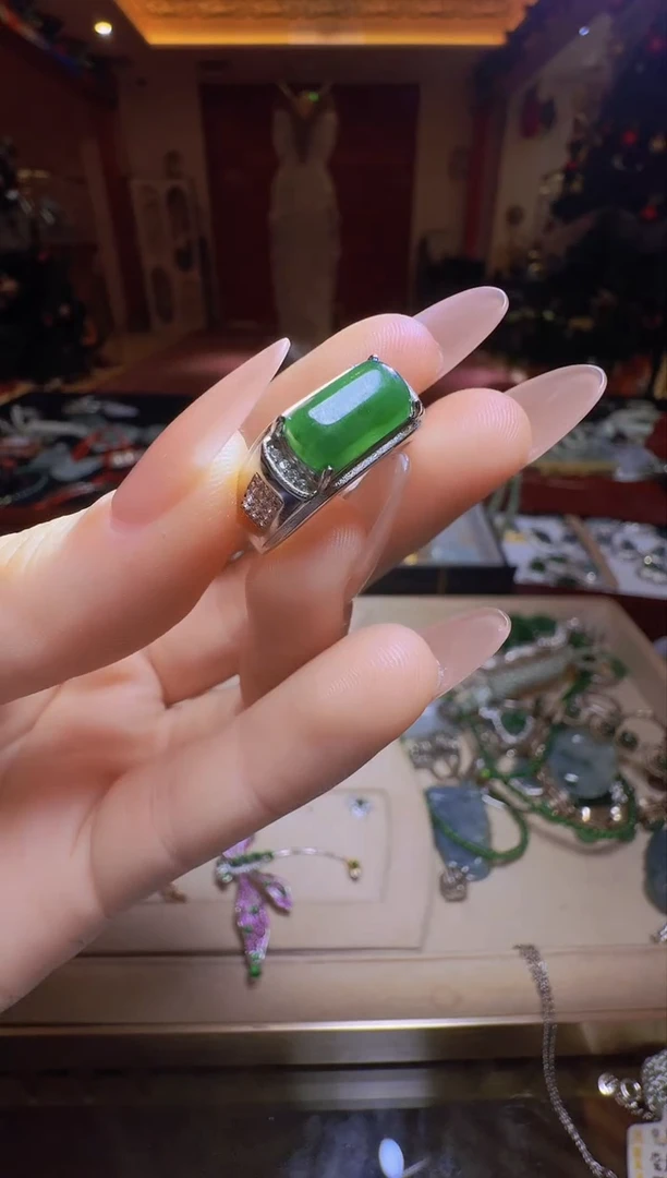 【闪购商品】翡翠吊坠(不含链)未镶嵌翡翠