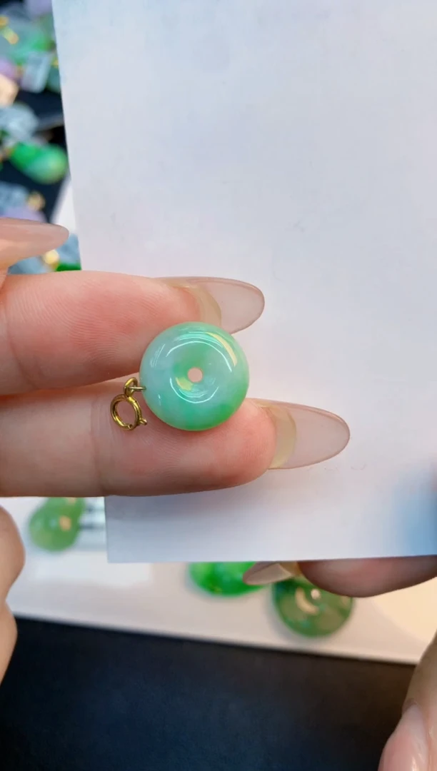 翡翠未镶嵌颈饰1