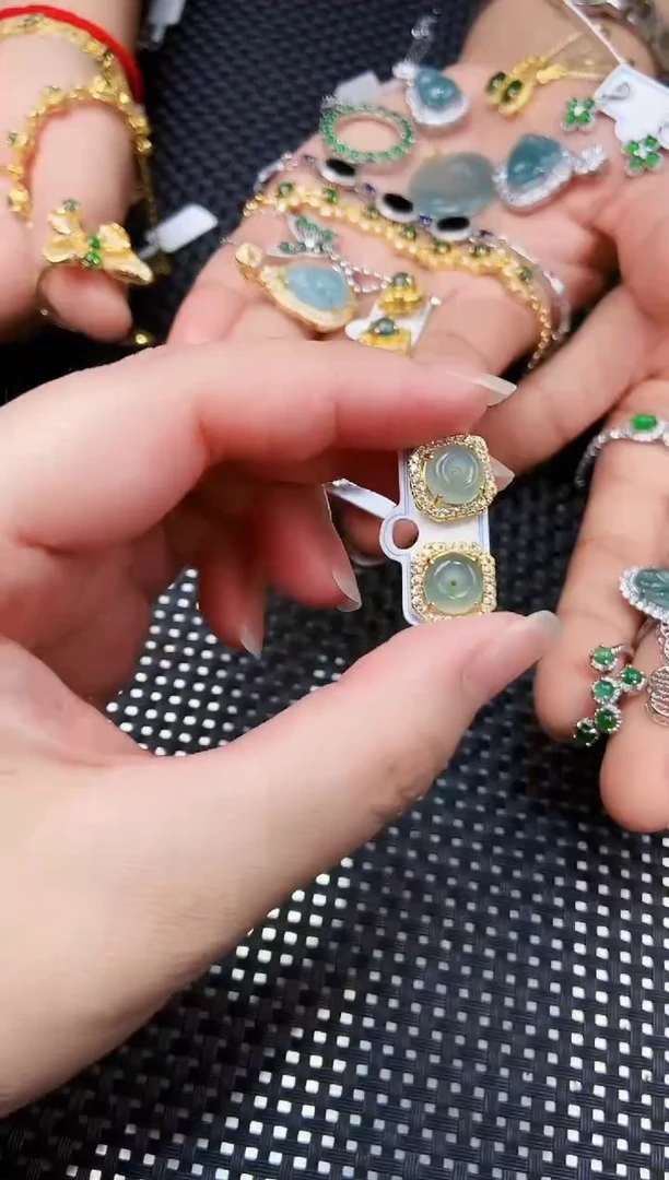 【闪购商品】翡翠耳饰未镶嵌11111111