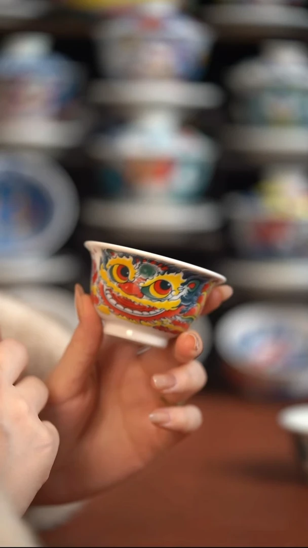 瓷片昨明压手杯（福利价格）