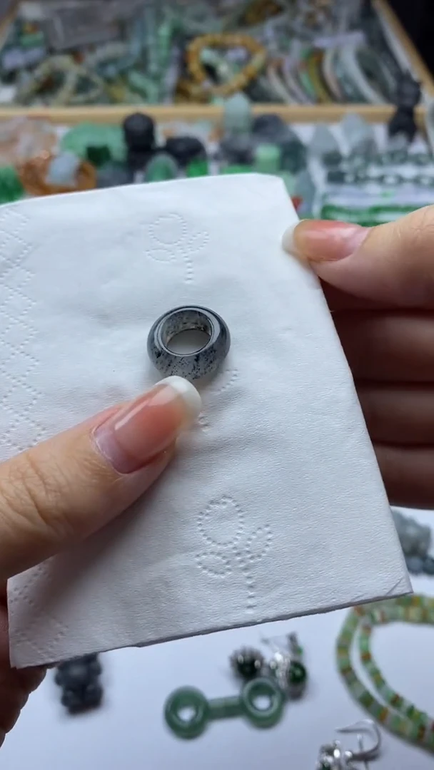 翡翠挂件未镶嵌醉**罗翡翠