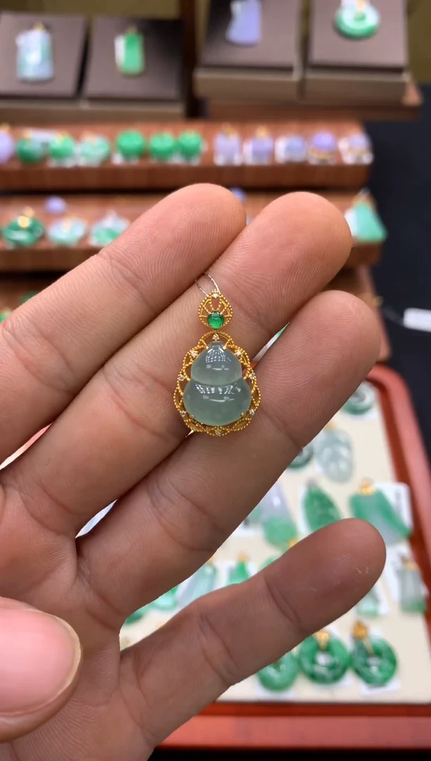 吊坠(不含链)18K金镶嵌翡翠兔**?葫芦