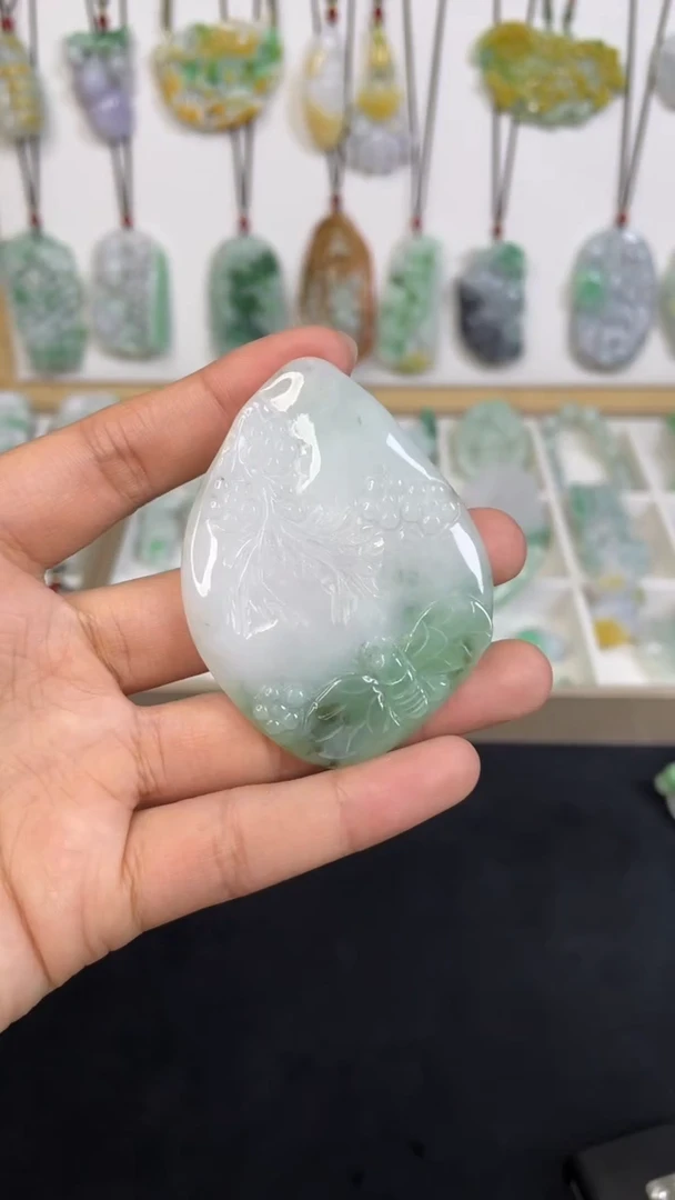 颈饰未镶嵌翡翠1