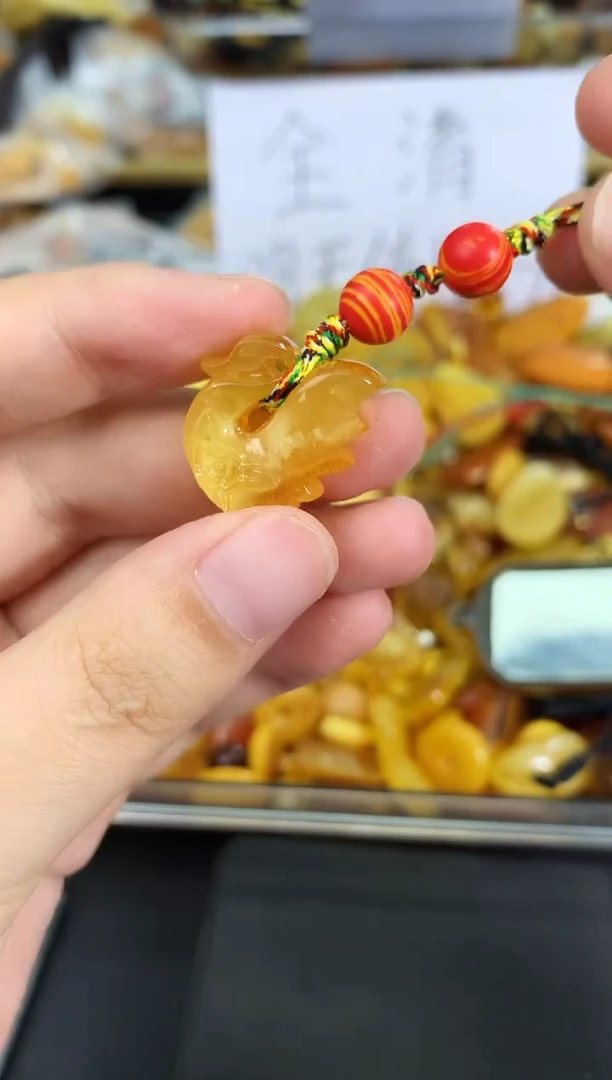 蜜蜡未镶嵌珠宝奇石77