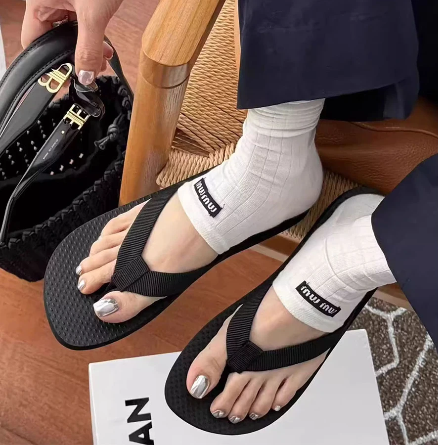 诗歌兰女鞋2025年夏新款轻便夹趾休闲人字拖女平底防滑百搭沙滩鞋