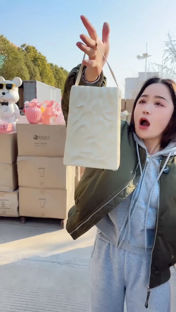 【闪购商品】玻璃M海燕微瑕花瓶--RBIYO