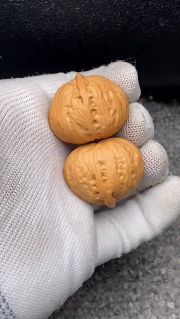 【闪购商品】文玩核桃把件赤霞珠