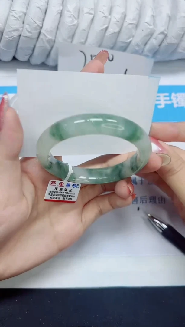 石英质玉手镯未镶嵌188/54.7