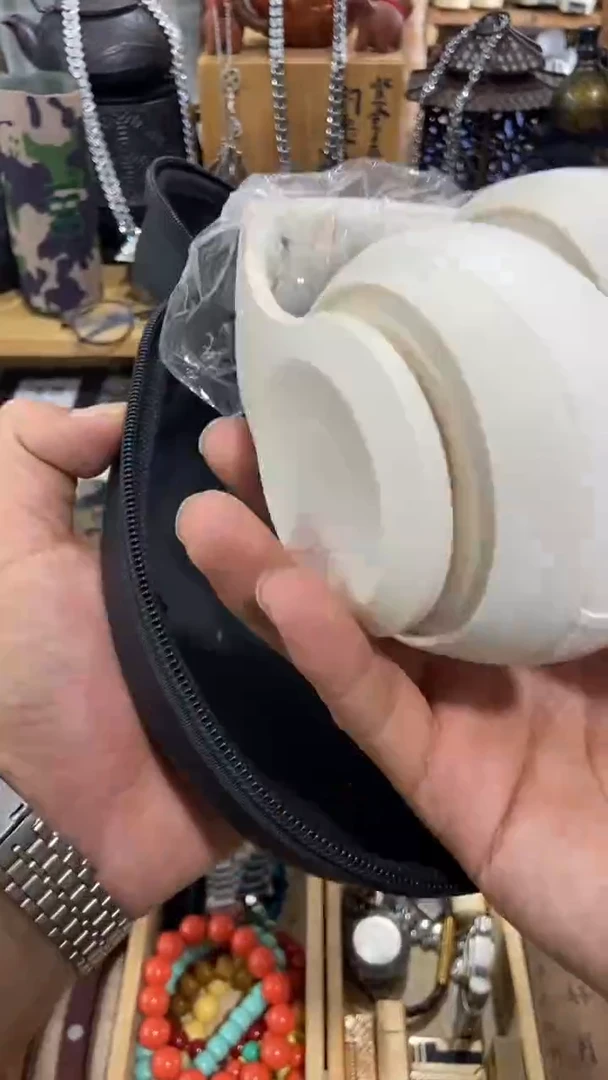 瓷片闪购商品  如图所示
