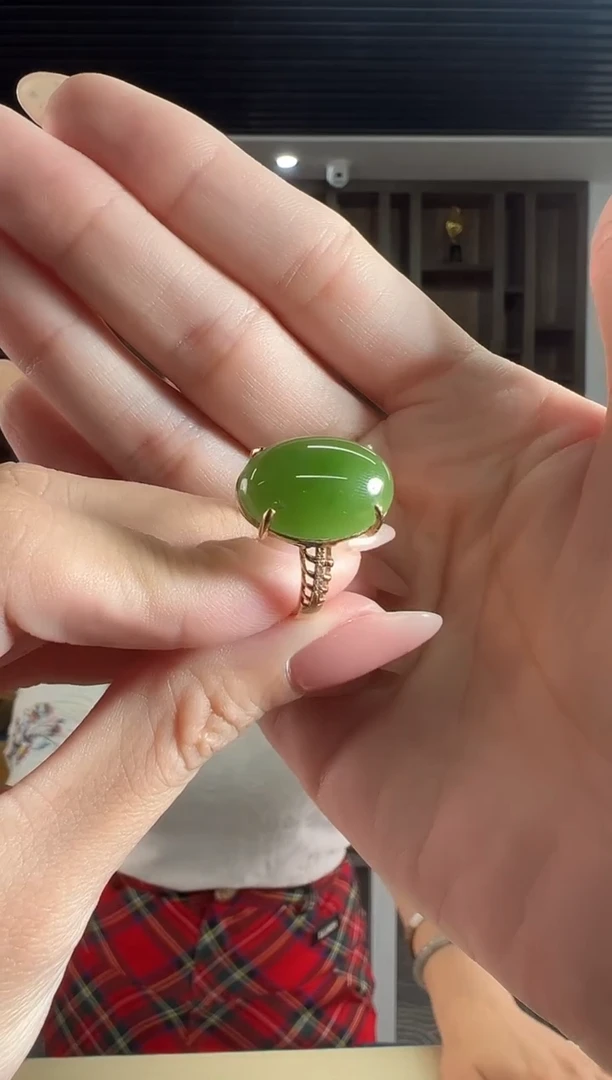 18K金镶嵌戒指和田玉（糖玉）和田玉碧玉18K金戒指