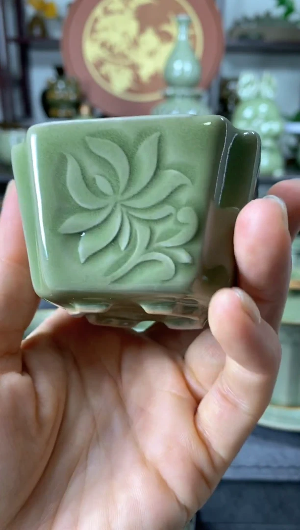 无*微瑕 小方杯【莲纹 两个】