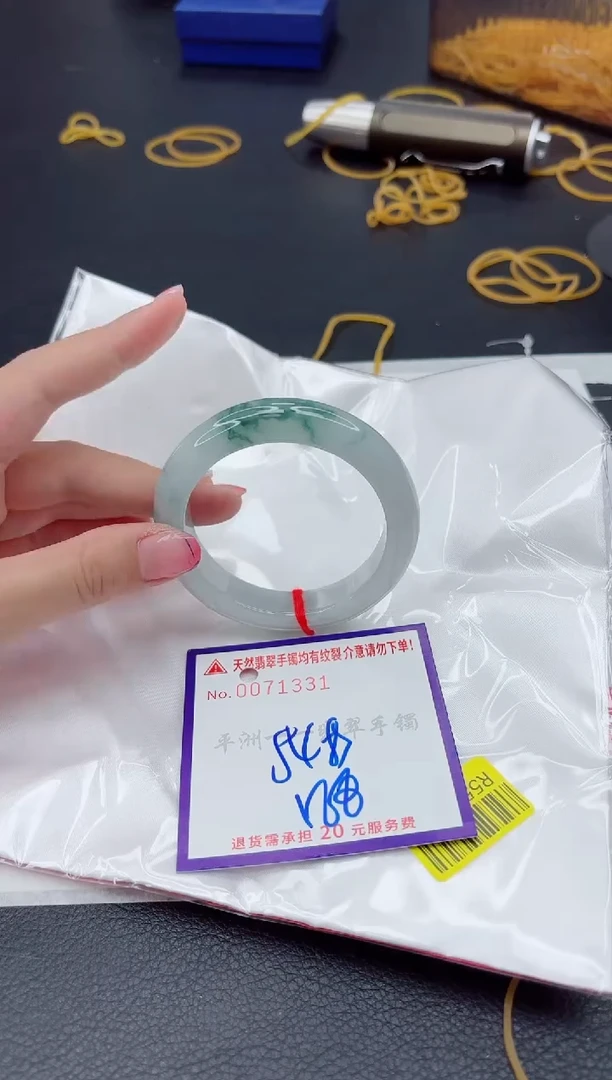未镶嵌手镯翡翠1