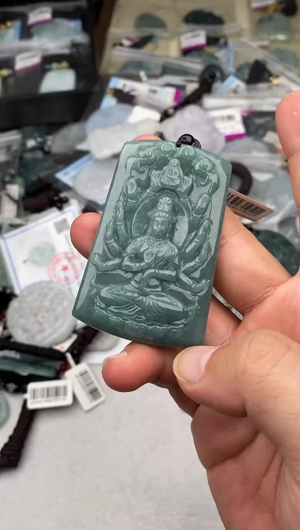 翡翠未镶嵌颈饰 多样性发其一
