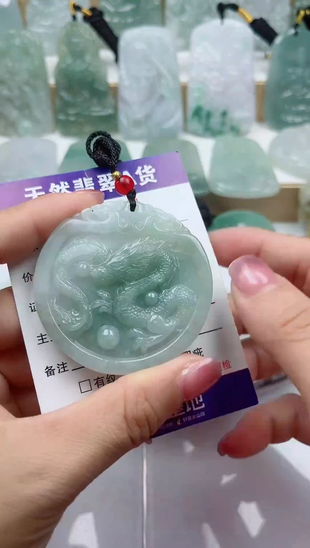 颈饰未镶嵌翡翠