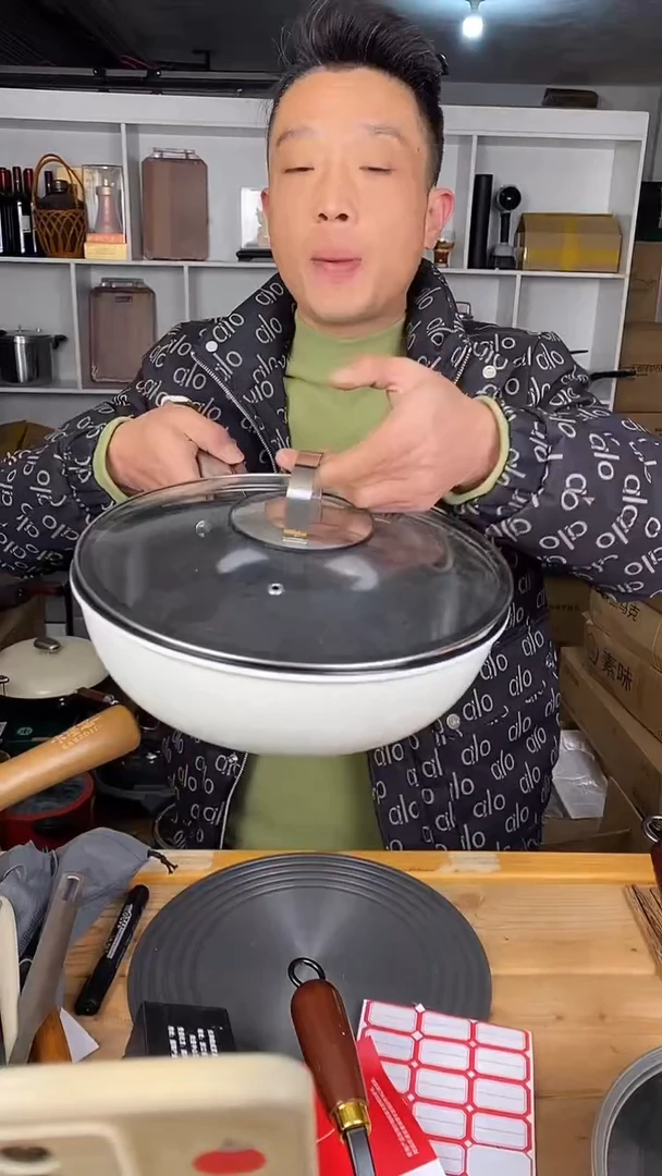 水晶玻璃1德马克钛晶瓷炒锅28有盖 锅边有磕碰