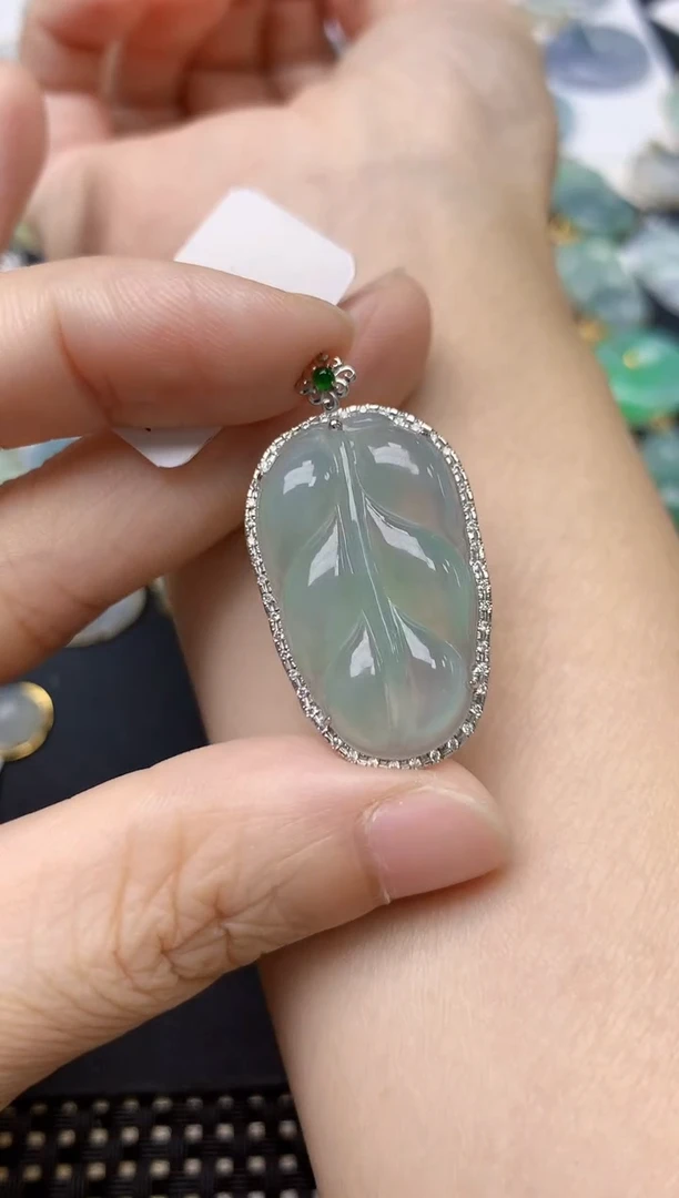 翡翠18K金镶嵌颈饰天然缅甸A货翡翠