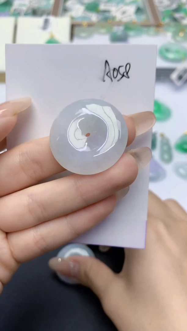 翡翠未镶嵌颈饰天然缅甸A货翡翠