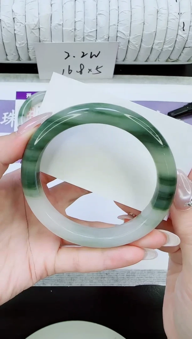 未镶嵌手镯石英质玉163/61.8