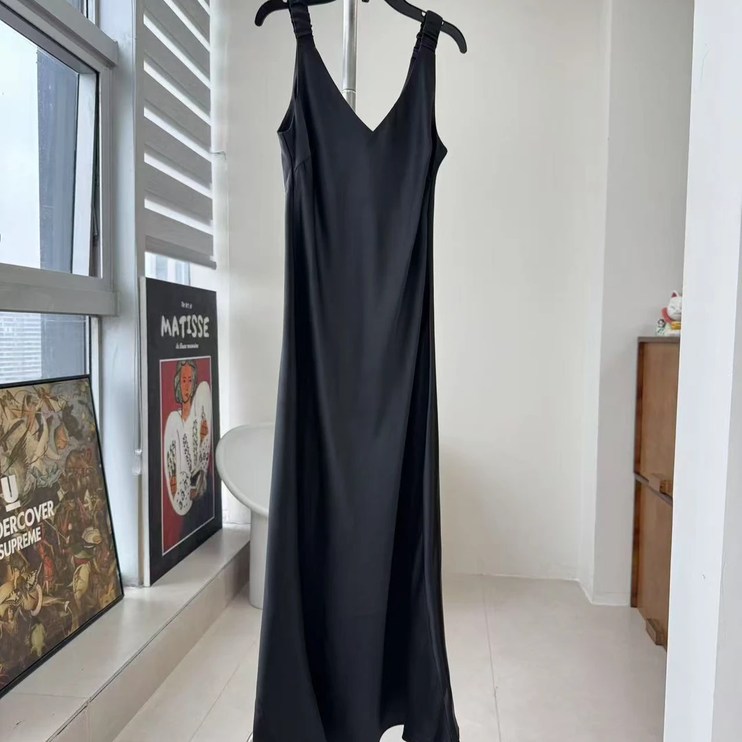 “闻香识女人”欧单丝光重短款背心款连衣裙