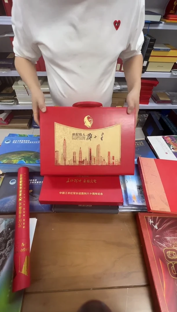 世纪伟人邓爷爷