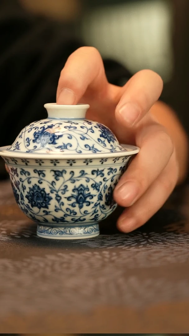 中式垂虹慕古缠枝莲压手盖碗