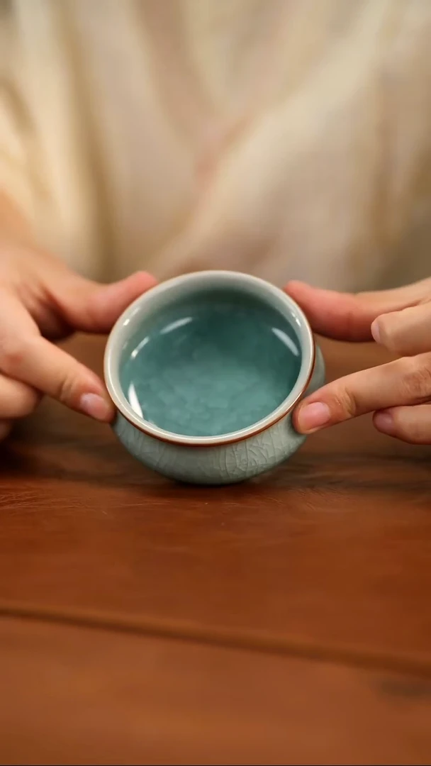 吴进束口鼓腹杯