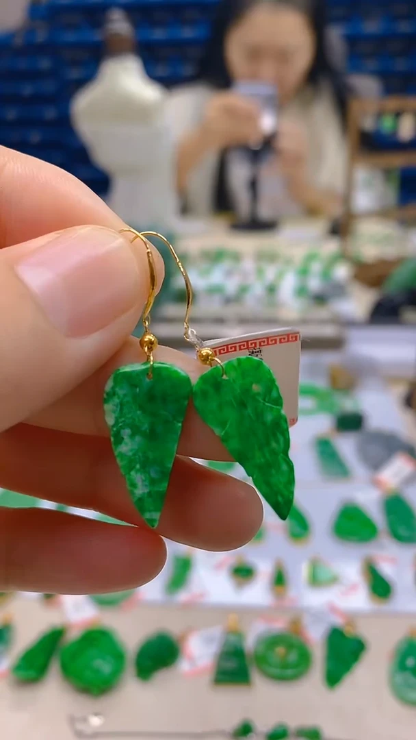 颈饰18K金镶嵌翡翠新号开播 全场乱卖