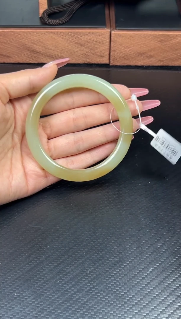 和田玉手镯未镶嵌若羌微色差62j