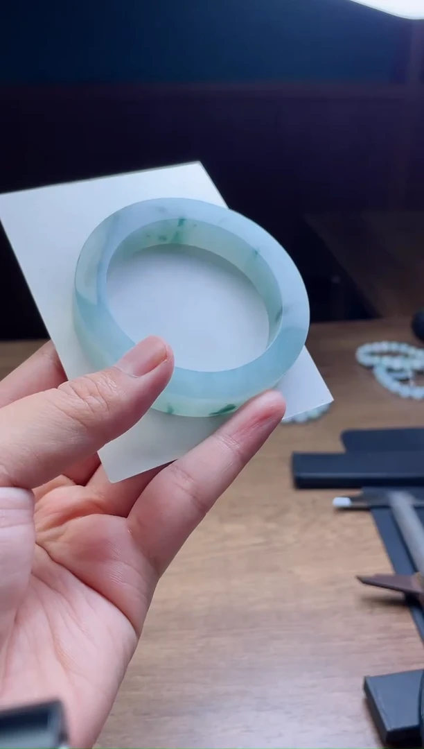 未镶嵌手镯定制翡翠海***?定制