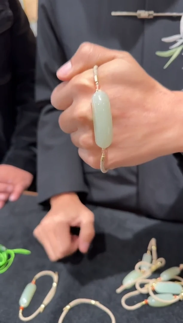 未镶嵌手链软玉1