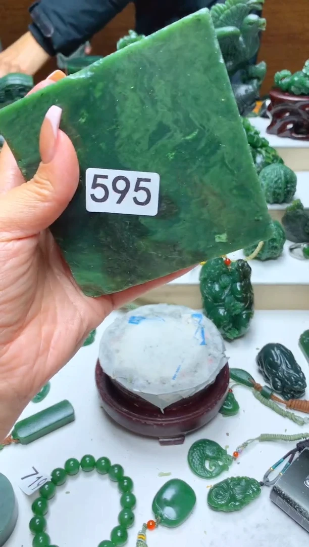 未镶嵌和田玉摆件1