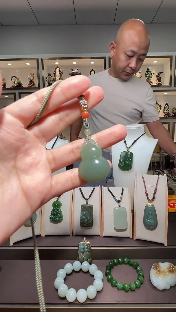 和田玉未镶嵌颈饰苏