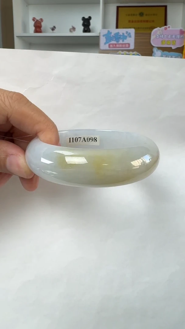 翡翠手镯未镶嵌翡翠手镯