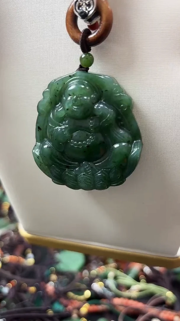 颈饰未镶嵌和田玉佛公