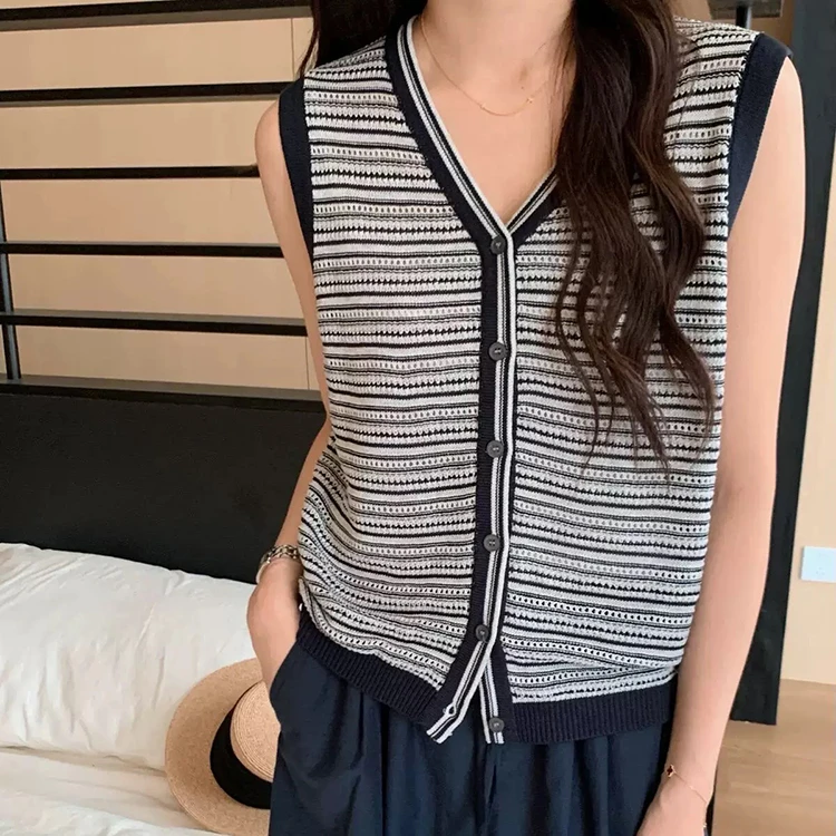 韩系V领撞色条纹针织马甲背心女2025夏季新款洋气减龄无袖上衣潮