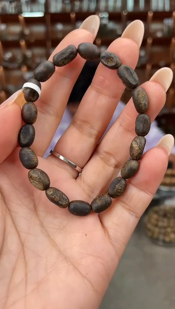 【闪购商品】沉香手串8号沉水奇楠多样性发一条