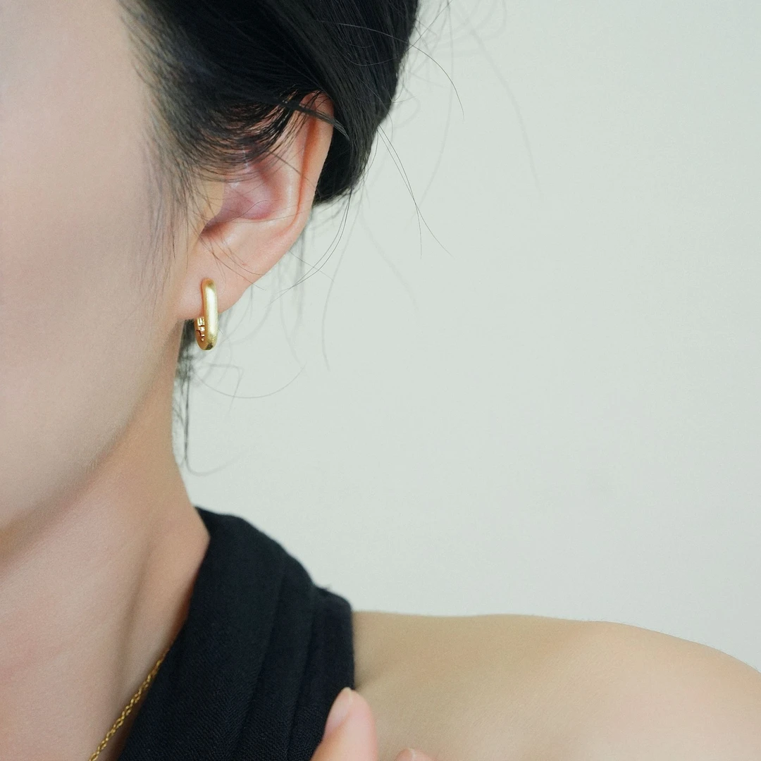 铜合金耳饰 磨砂简约冷淡风耳扣金色小众设计感高级耳环新款轻奢