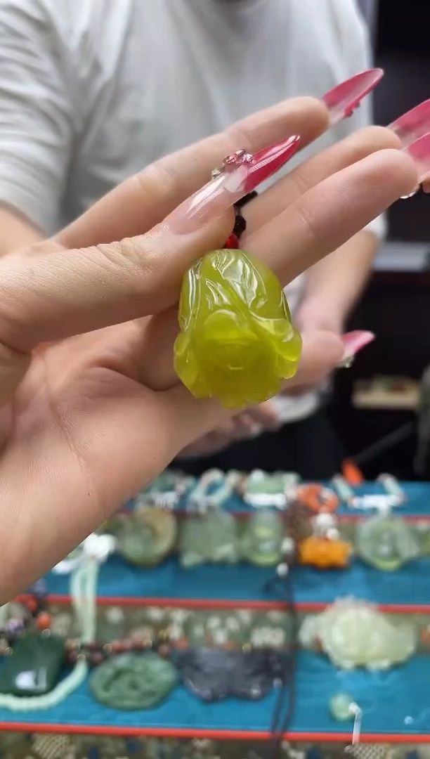 未镶嵌岫玉吊坠·