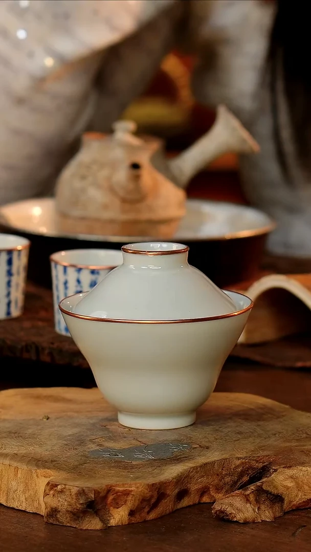 包铜素胎小葫芦盖碗.