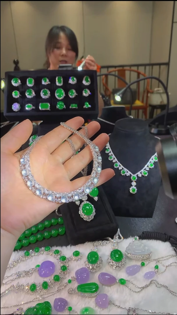 吊坠(不含链)18K金镶嵌翡翠吊坠