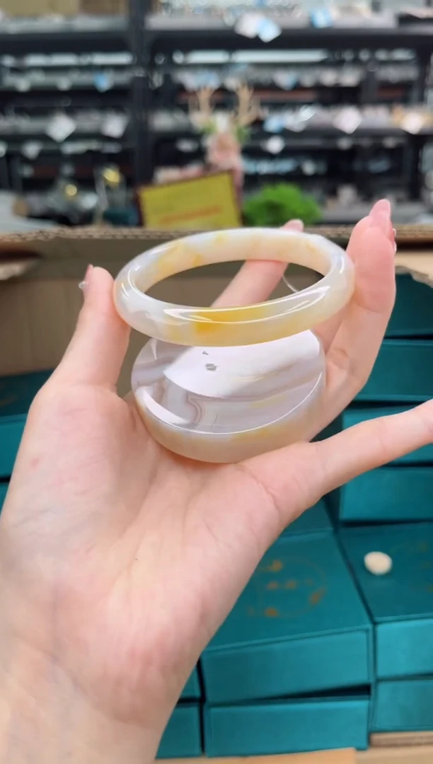 【闪购商品】石英质玉手镯未镶嵌61圈口（赠品镯心）1194016