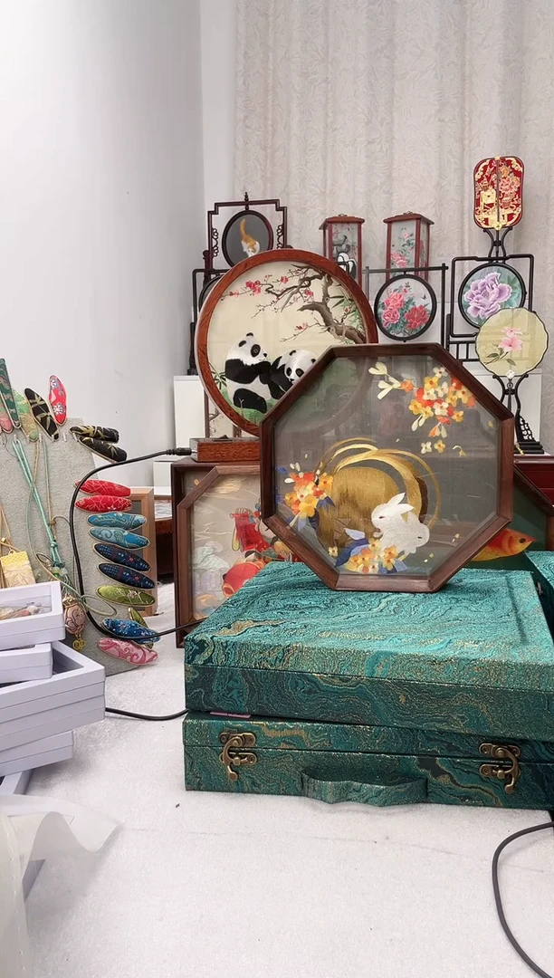 扇子苏绣作品手工摆台
