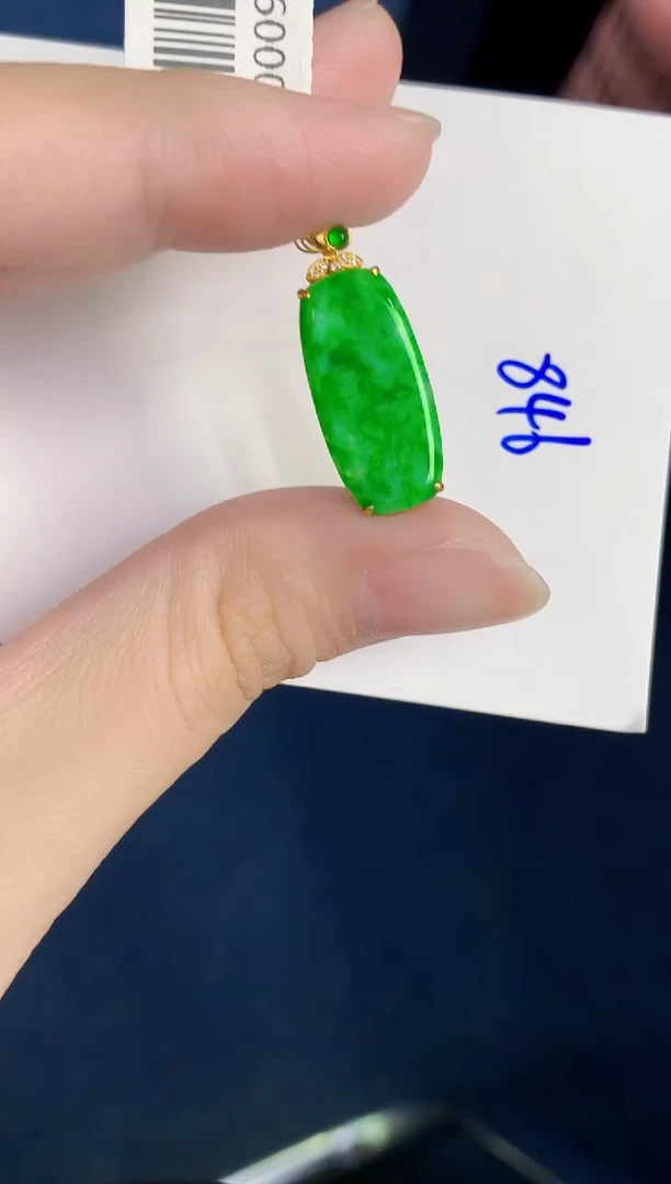 颈饰18K金镶嵌翡翠天然翡翠缅甸A货
