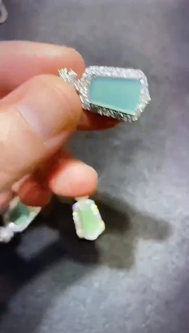 翡翠未镶嵌吊坠(不含链)多样性发货其一不含链