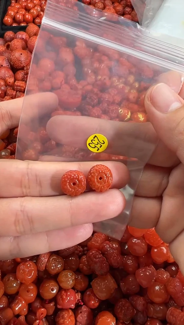 南红玛瑙未镶嵌颈饰1