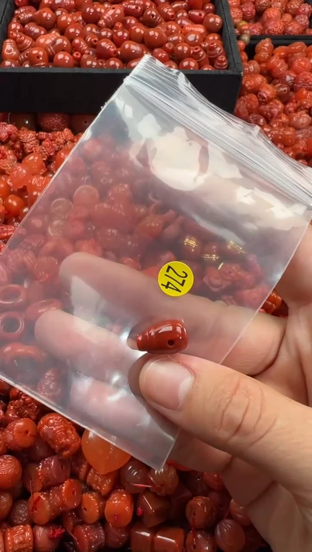 南红玛瑙未镶嵌颈饰1